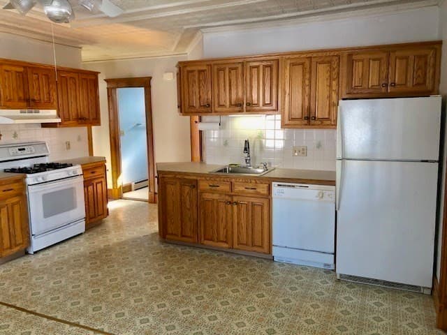 3 Family - 3 Units Up/Down at 418 Chicopee St, Chicopee MA 01013, Chicopee, photo 20 of 39