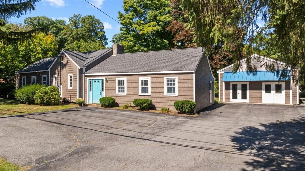 216 Boston Rd, Southborough MA 01772