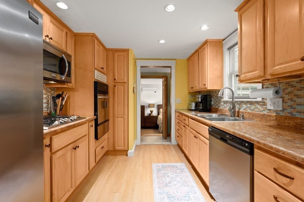 Single Family Residence at 128 Collins St, Danvers MA 01923, Danvers, photo 5 of 22