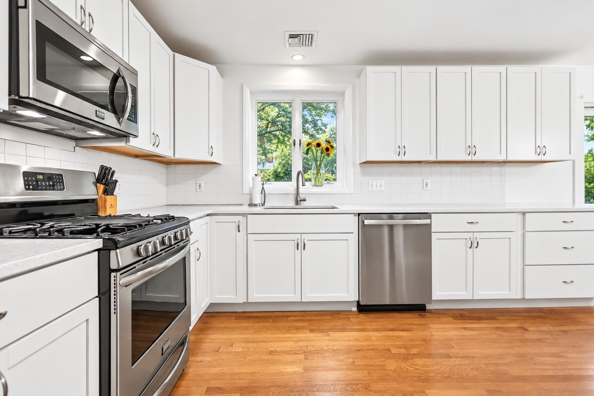 Single Family Residence at 49 Meadowview Rd, North Andover MA 01845, North Andover, photo 16 of 37
