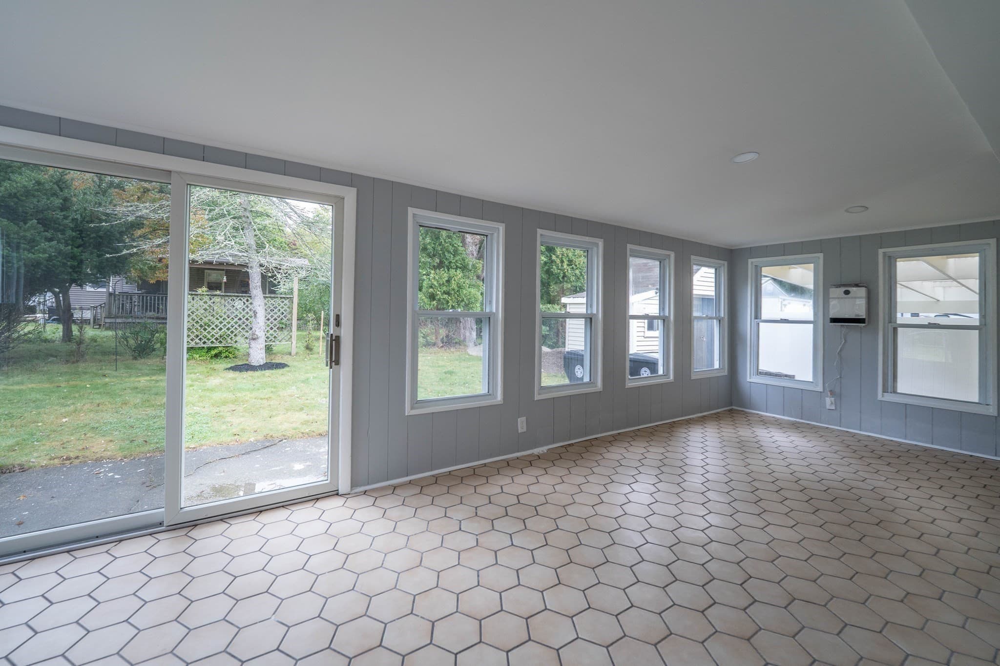 Single Family Residence at 12 Melrose Ave, Dartmouth MA 02747, Dartmouth, photo 14 of 25