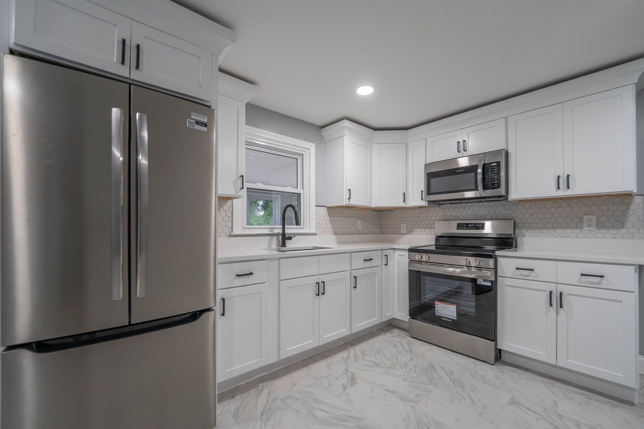Single Family Residence at 12 Melrose Ave, Dartmouth MA 02747, Dartmouth, photo 4 of 25