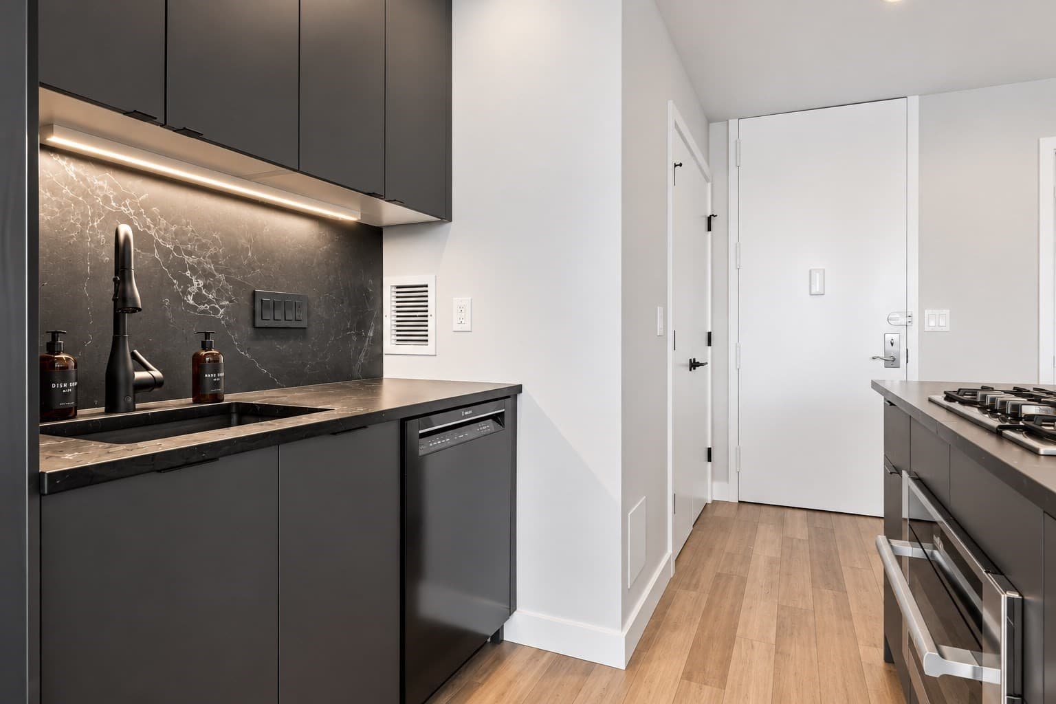Condominium at 65 E India Row # 10E, Boston MA 02110, photo 12 of 30