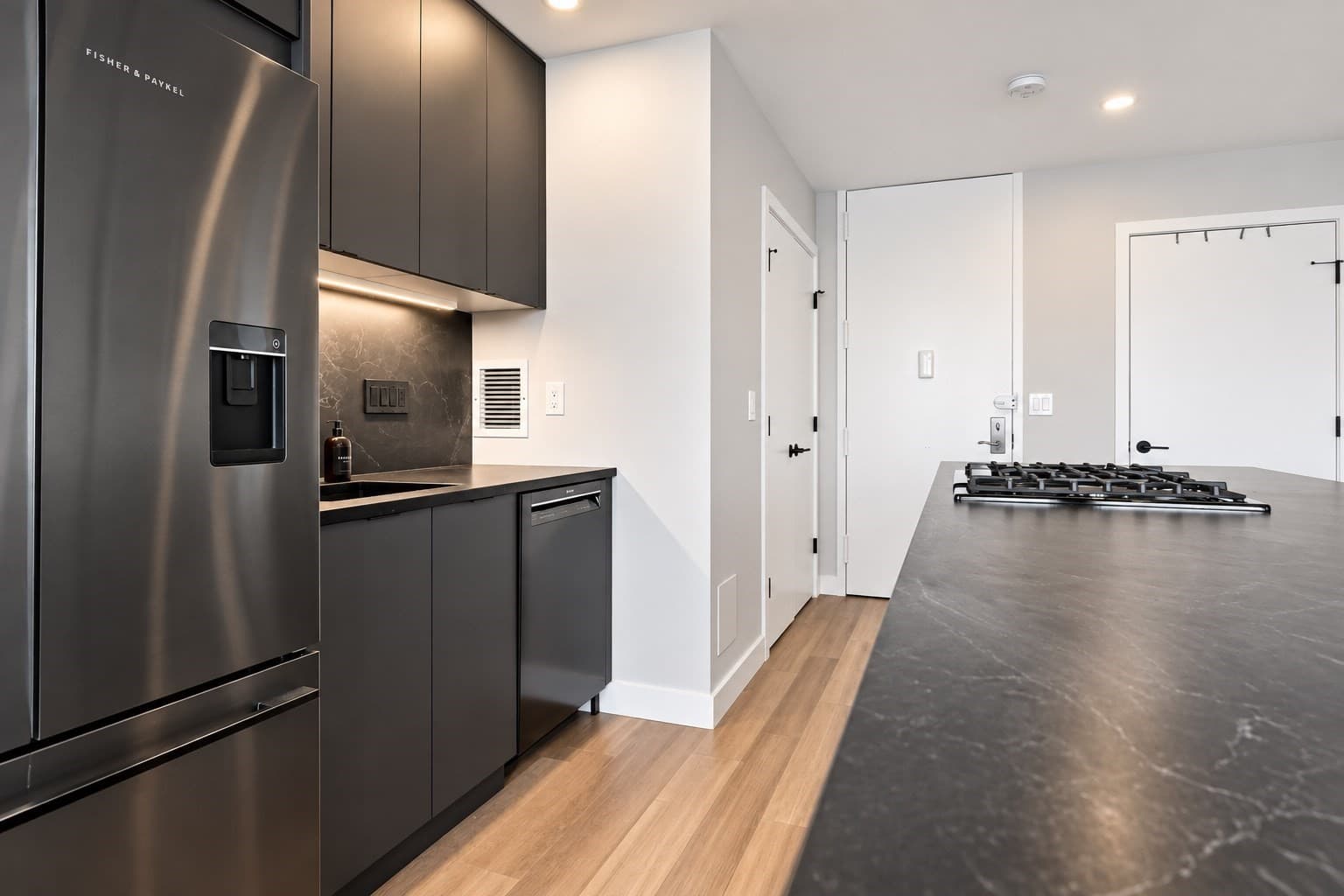 Condominium at 65 E India Row # 10E, Boston MA 02110, photo 10 of 30