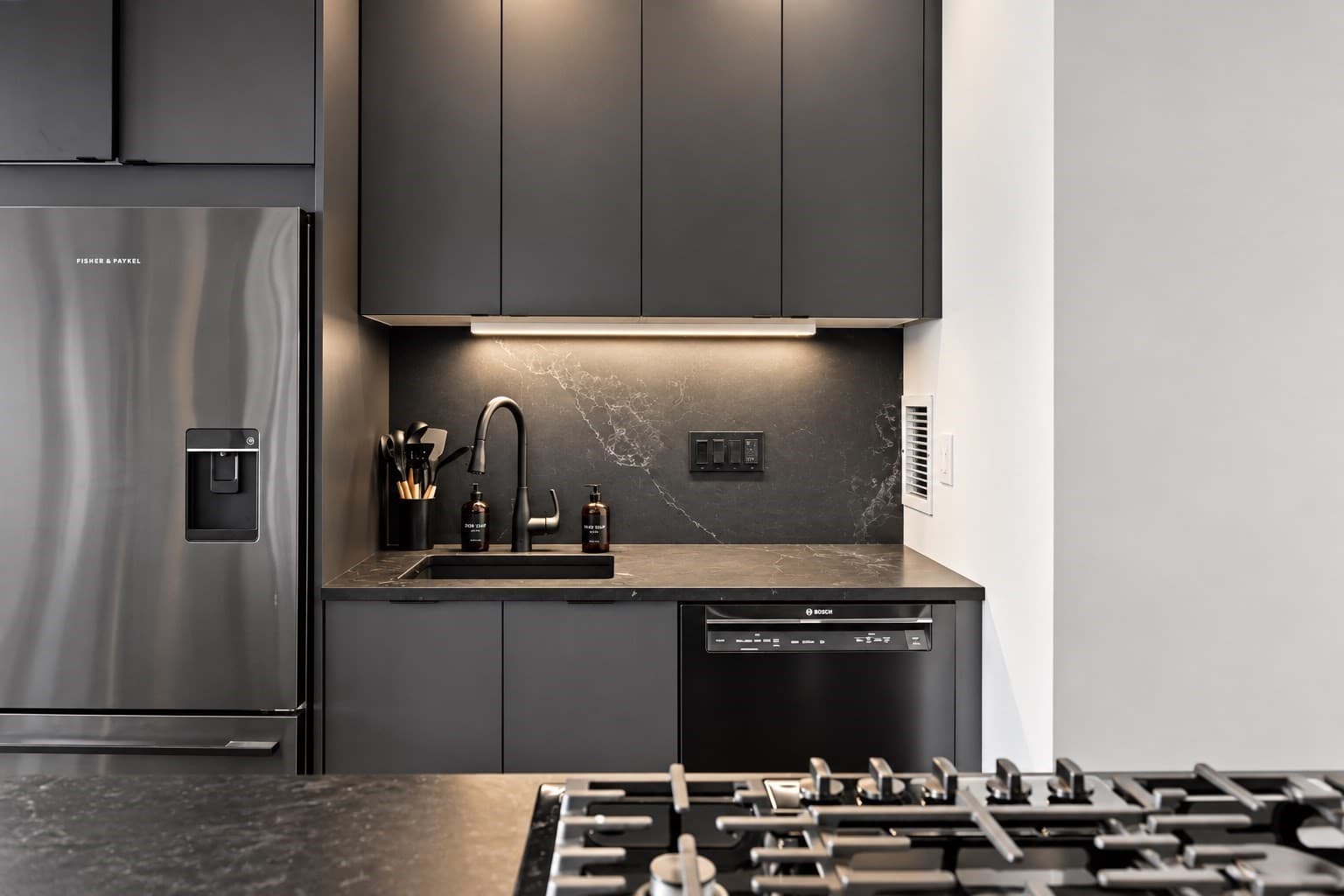Condominium at 65 E India Row # 10E, Boston MA 02110, photo 11 of 30