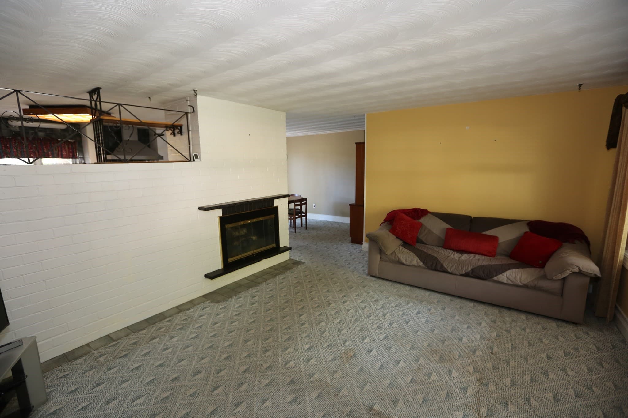 Single Family Residence at 26 Janet Rd, Chelmsford MA 01824, Chelmsford, photo 7 of 27