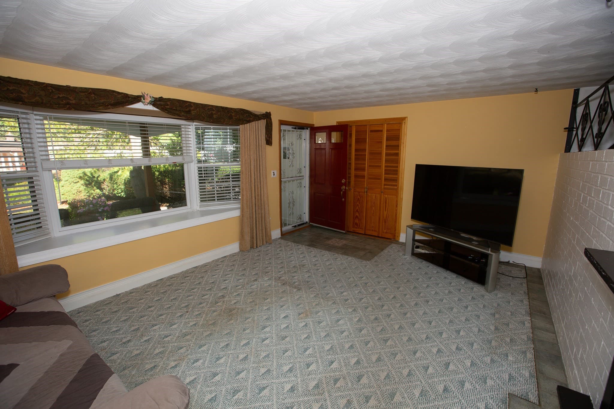 Single Family Residence at 26 Janet Rd, Chelmsford MA 01824, Chelmsford, photo 8 of 27