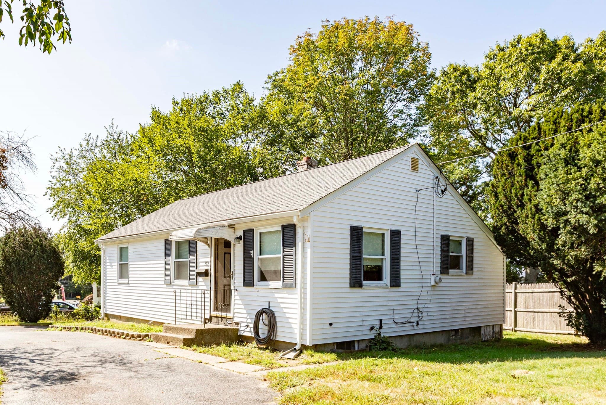 Single Family Residence at 122 Algonquin St, Brockton MA 02302, Brockton, photo 3 of 29