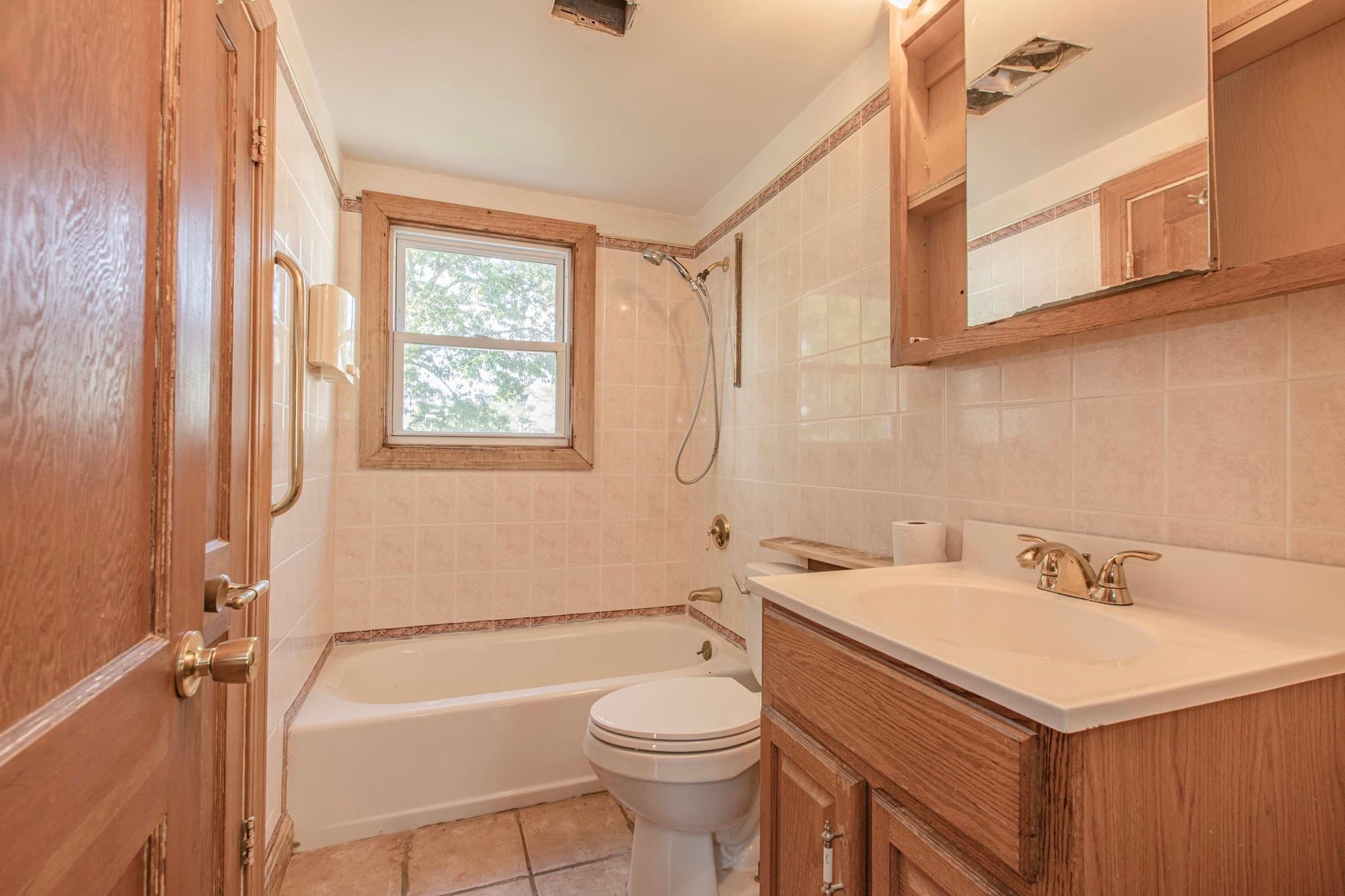 Single Family Residence at 122 Algonquin St, Brockton MA 02302, Brockton, photo 15 of 29