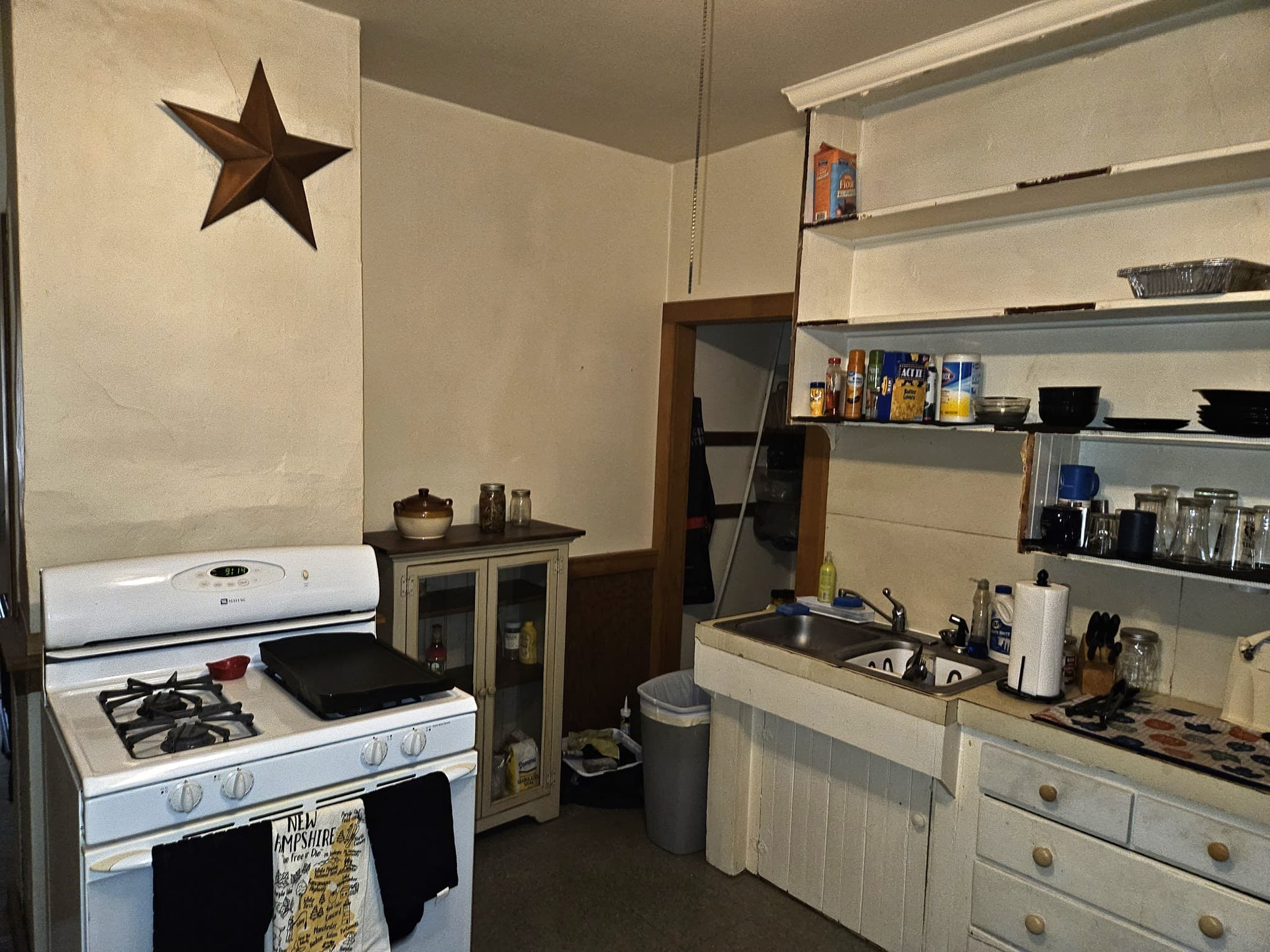 5+ Family - 5+ Units Up/Down at 558 East School St, Woonsocket RI 02895, Woonsocket, photo 29 of 41