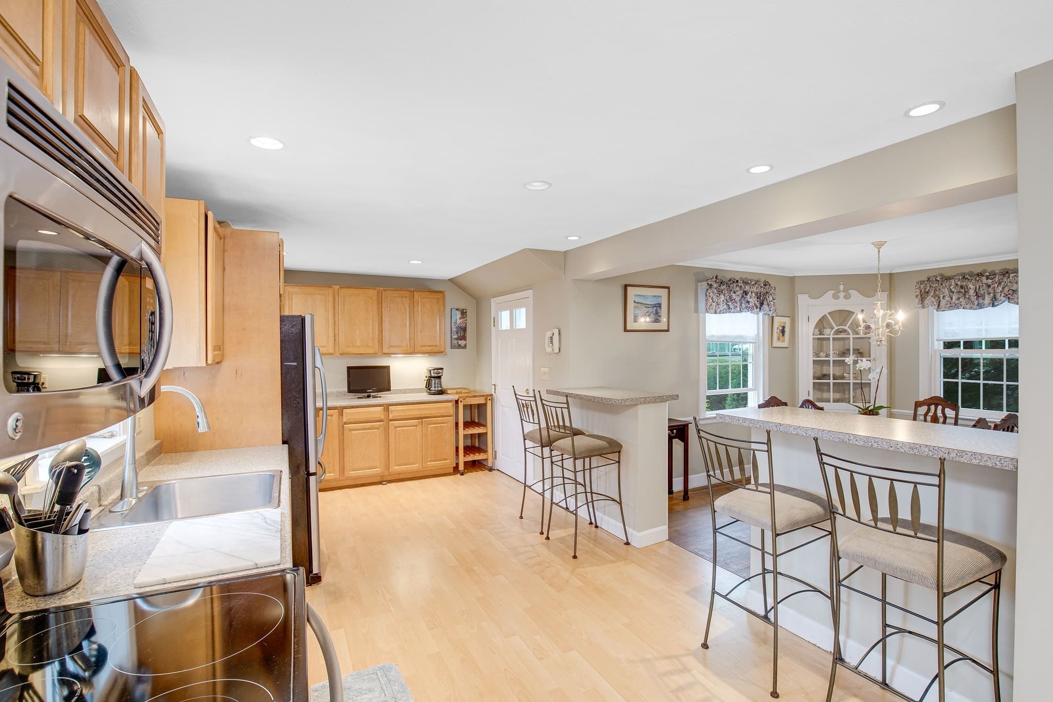 Single Family Residence at 18 Mohawk Rd, Marblehead MA 01945, Marblehead, photo 7 of 42