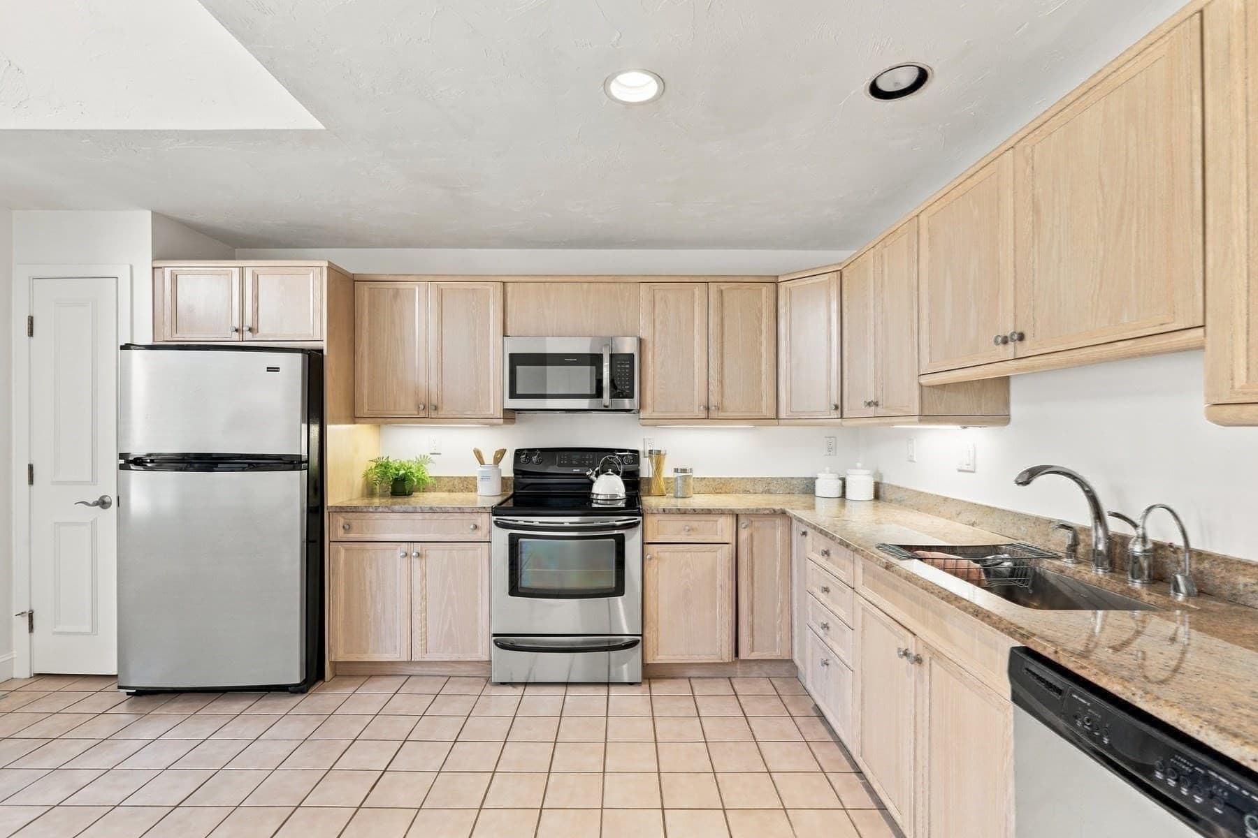 Condominium at 7 Wainwright Rd. # 47, Winchester MA 01890, Winchester, photo 11 of 37