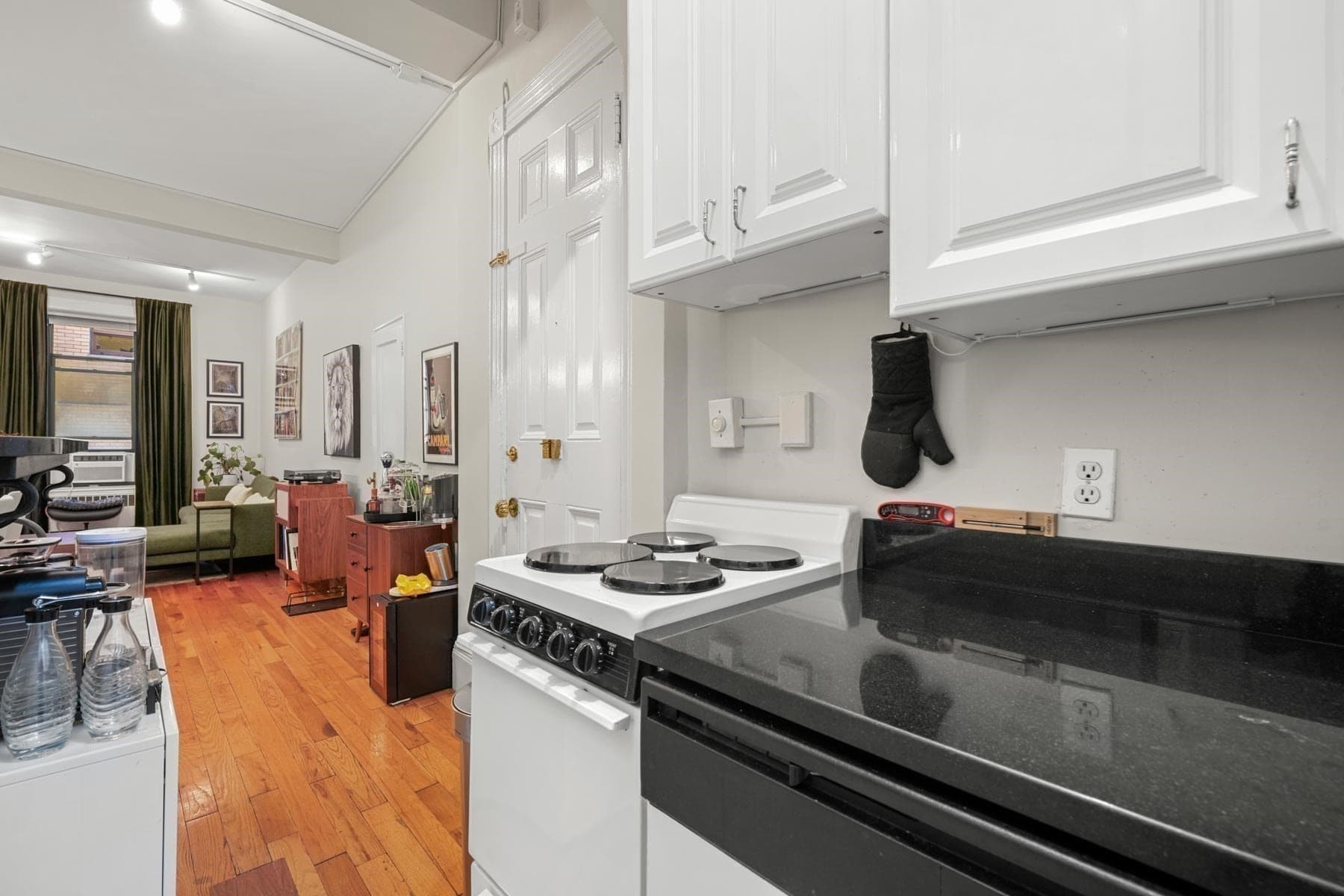 Condominium at 271 Dartmouth St # 4E, Boston MA 02116, photo 7 of 19