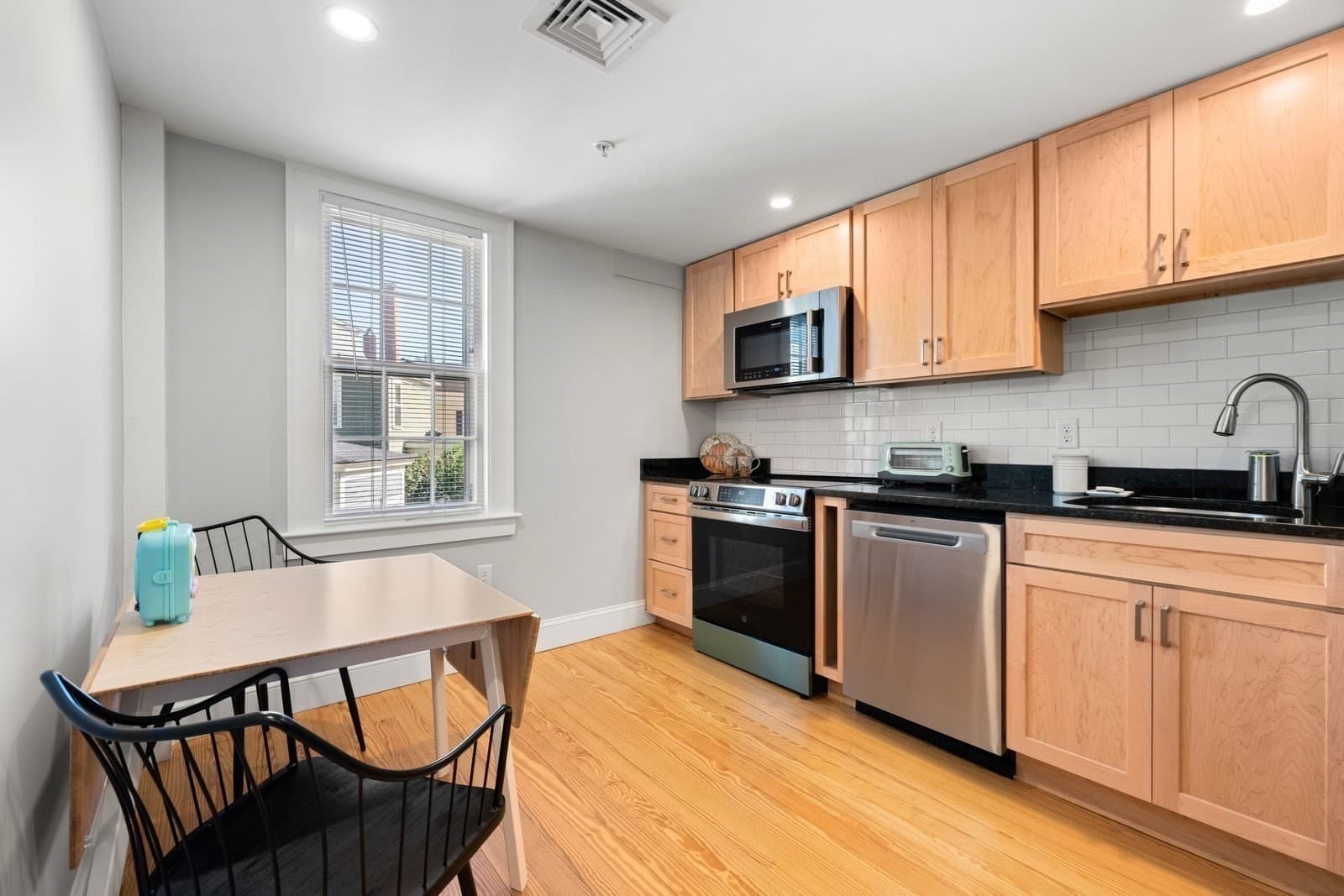 5+ Family - 5+ Units Up/Down at 393 Essex St, Salem MA 01970, Salem, photo 27 of 40