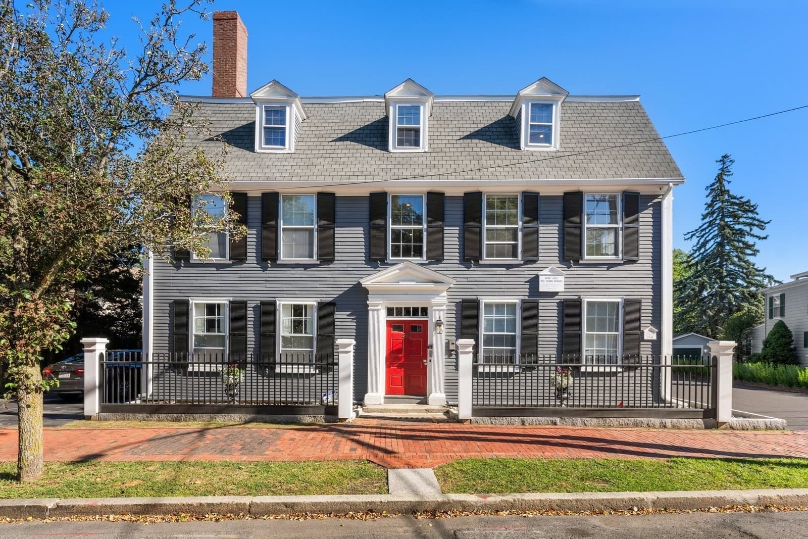 393 Essex St, Salem MA 01970