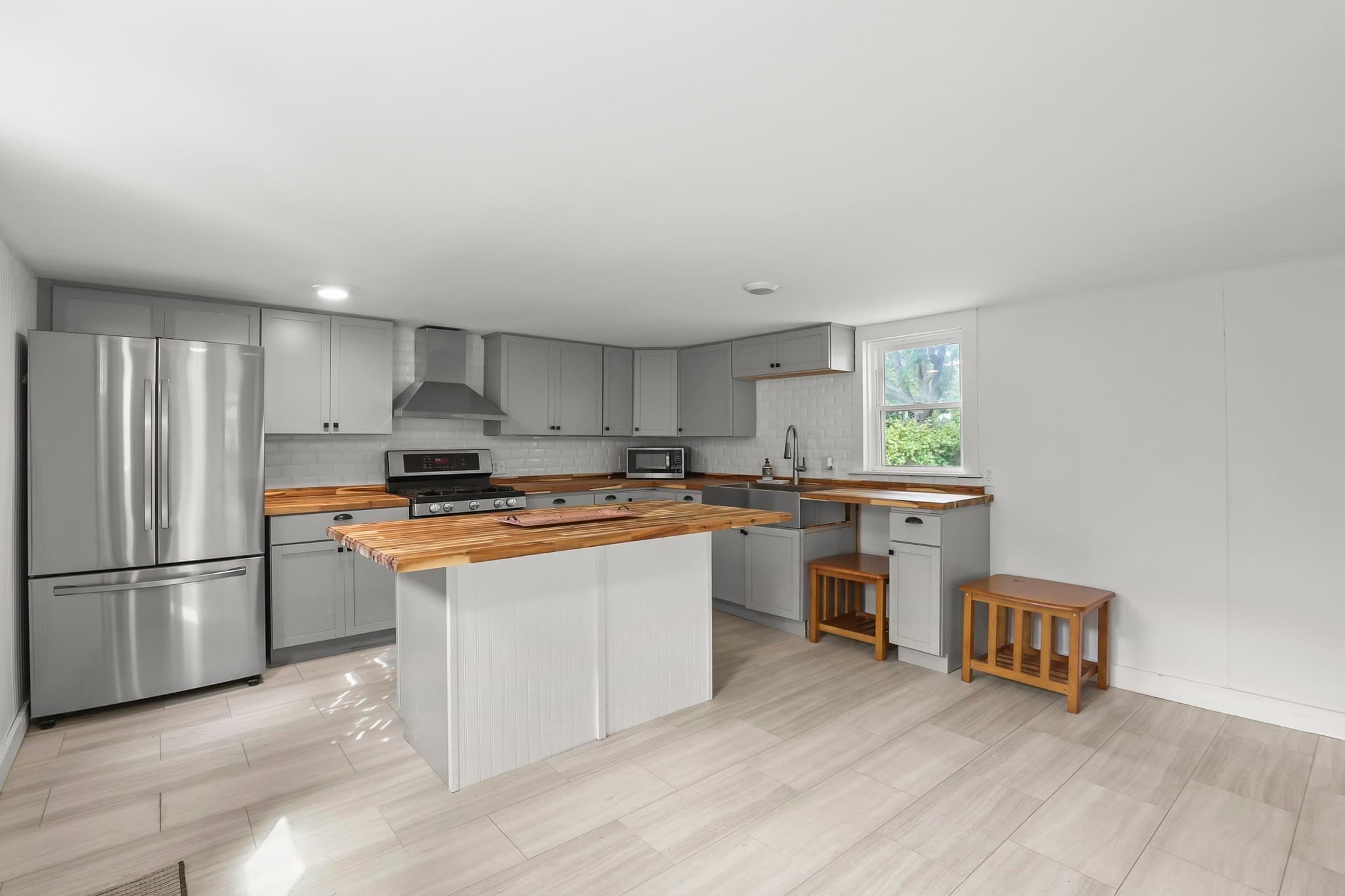 Single Family Residence at 200 Great Neck Rd, Wareham MA 02571, Wareham, photo 9 of 42