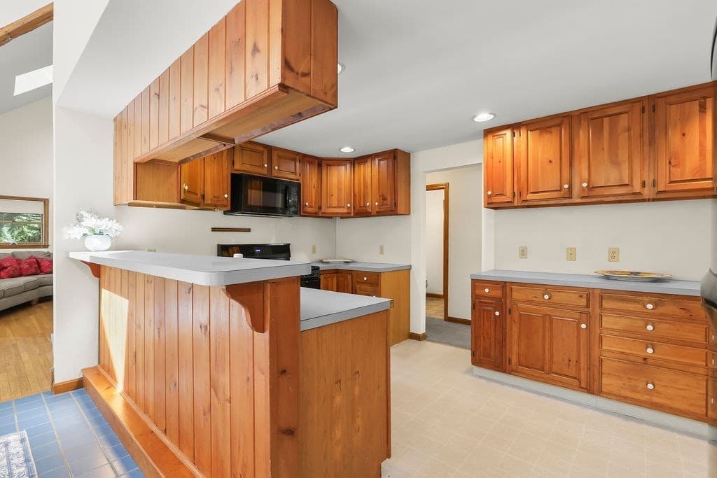 Single Family Residence at 821 W Falmouth Hwy, Falmouth MA 02540, Falmouth, photo 10 of 42