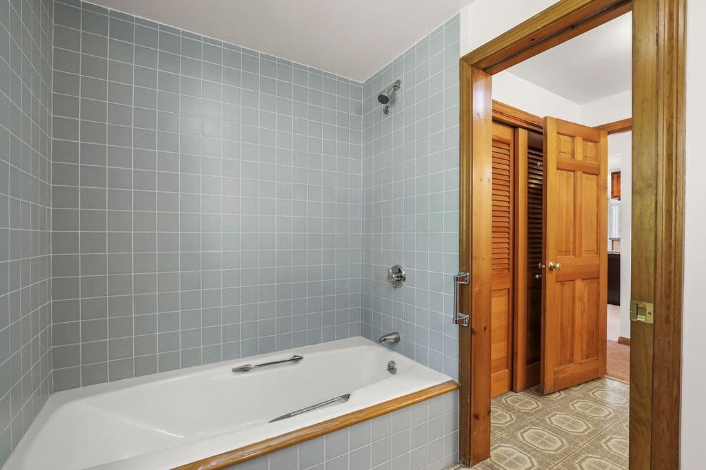 Single Family Residence at 821 W Falmouth Hwy, Falmouth MA 02540, Falmouth, photo 18 of 42