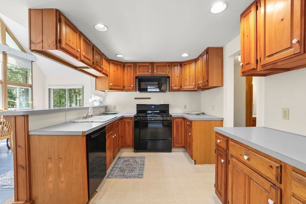 Single Family Residence at 821 W Falmouth Hwy, Falmouth MA 02540, Falmouth, photo 11 of 42