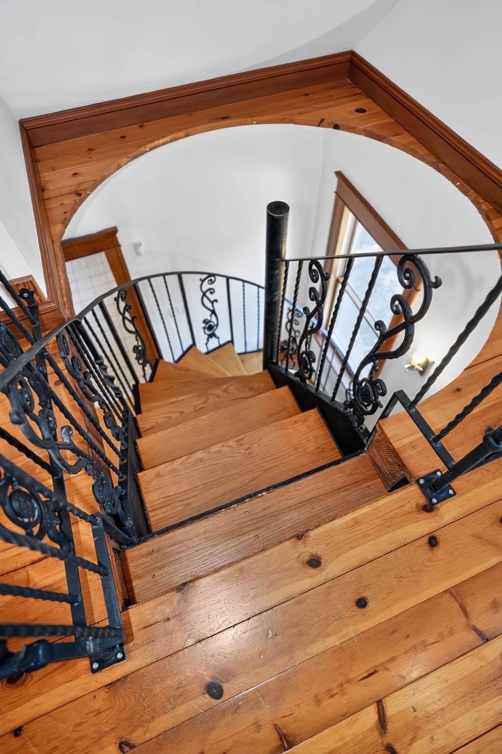 Single Family Residence at 82 N Quinsigamond Ave, Shrewsbury MA 01545, Shrewsbury, photo 23 of 41