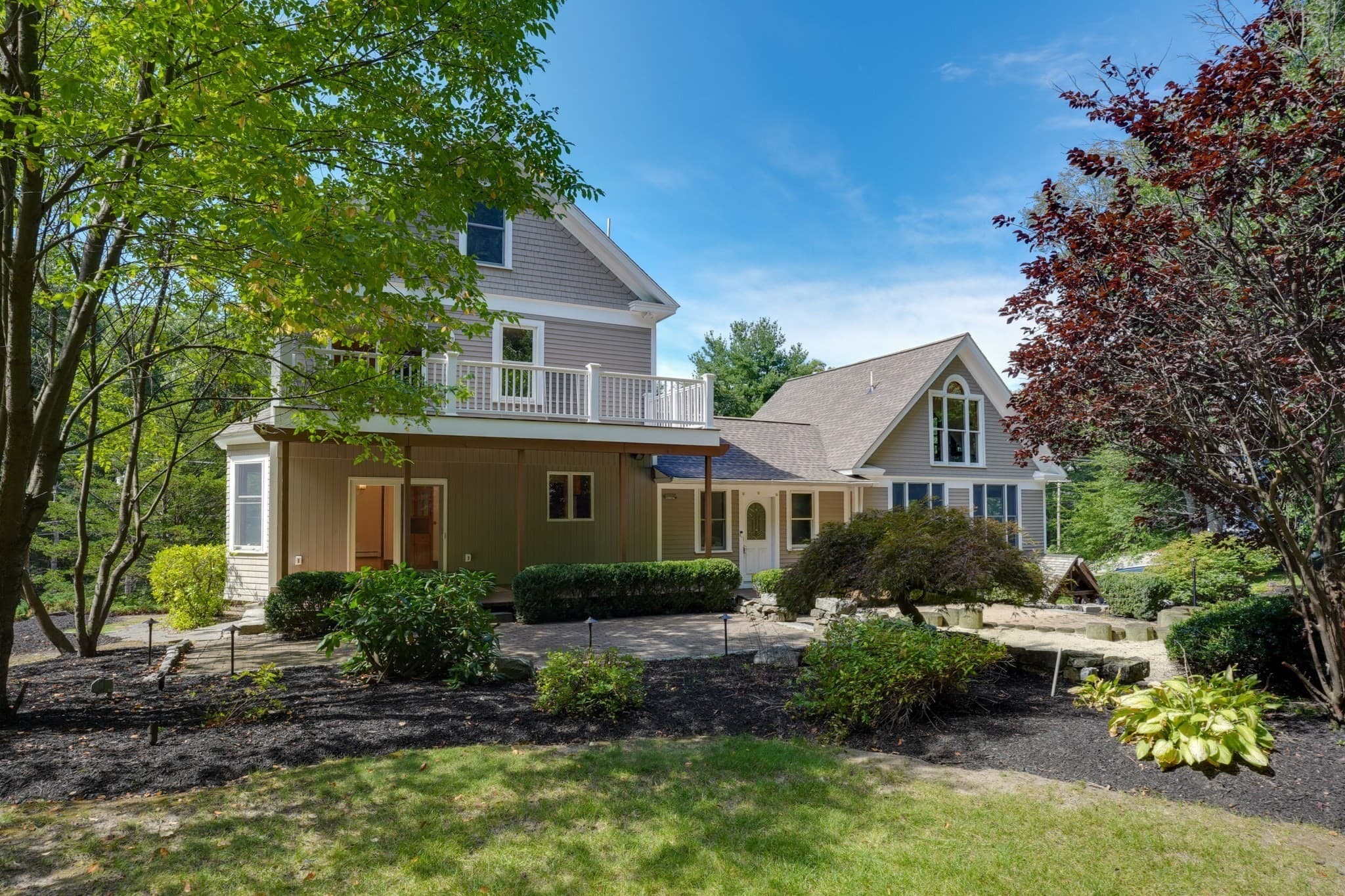 Single Family Residence at 82 N Quinsigamond Ave, Shrewsbury MA 01545, Shrewsbury, photo 2 of 41