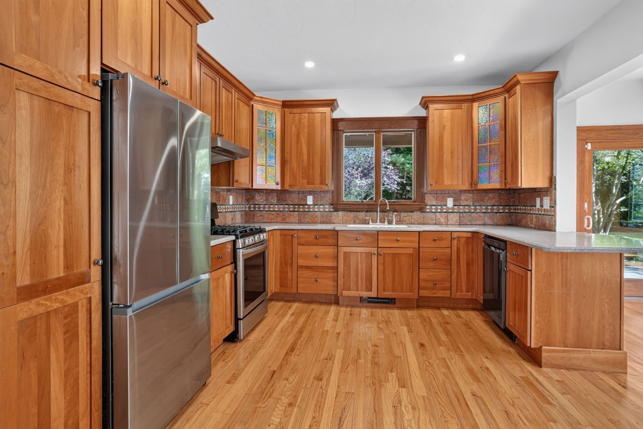 Single Family Residence at 82 N Quinsigamond Ave, Shrewsbury MA 01545, Shrewsbury, photo 6 of 41