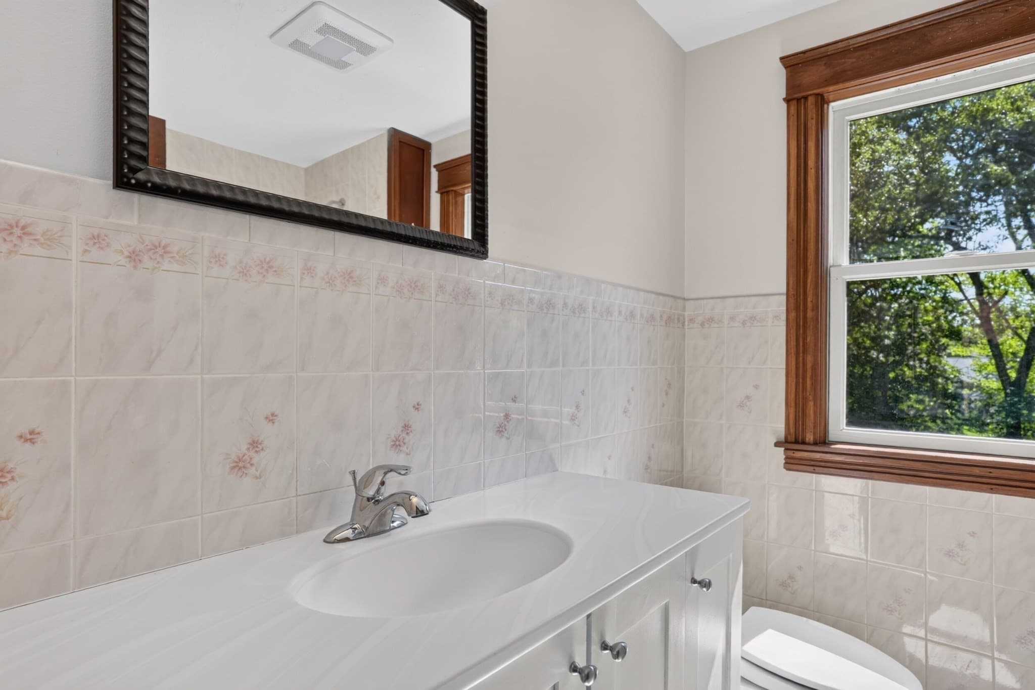 Single Family Residence at 82 N Quinsigamond Ave, Shrewsbury MA 01545, Shrewsbury, photo 13 of 41