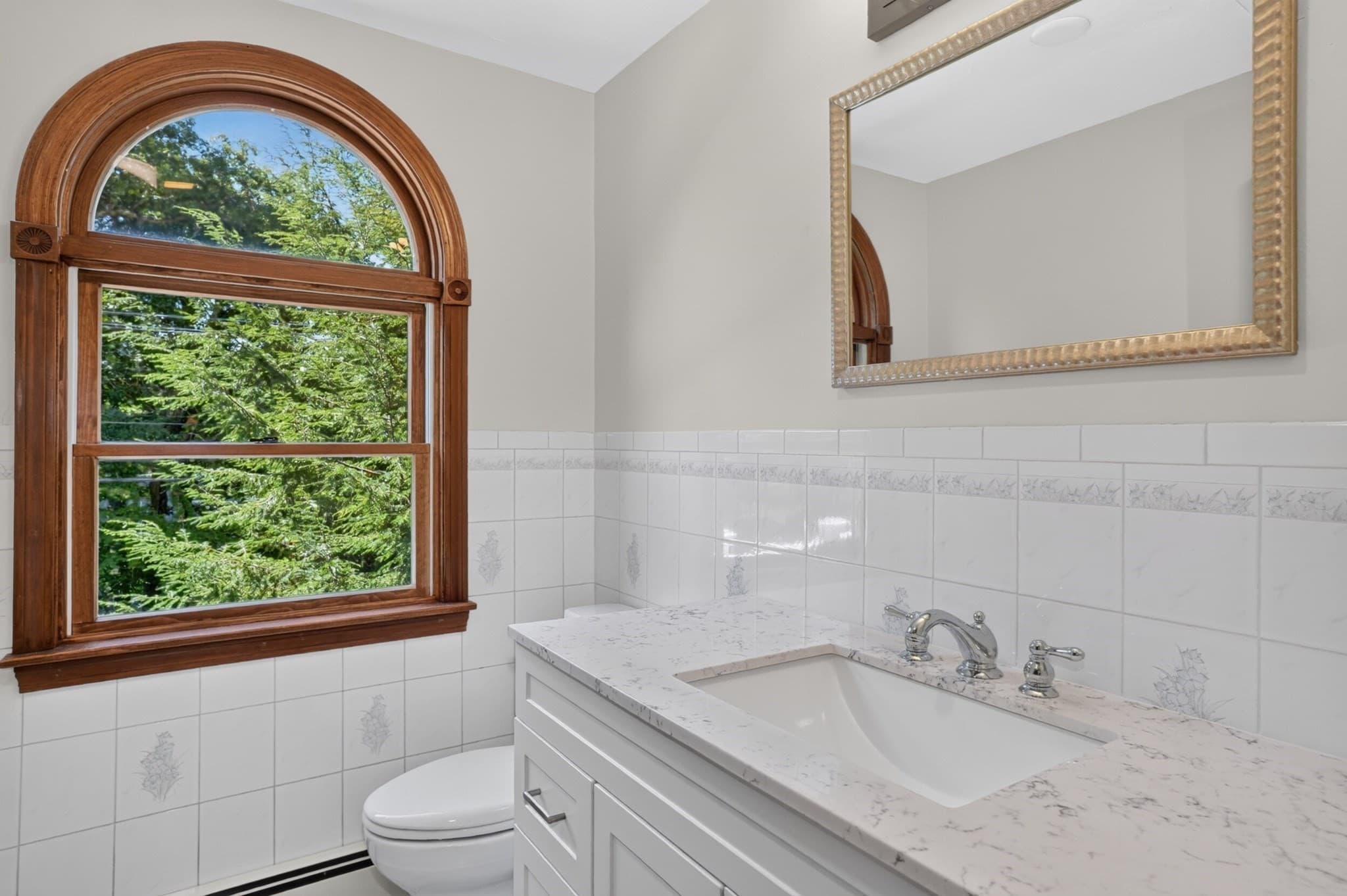 Single Family Residence at 82 N Quinsigamond Ave, Shrewsbury MA 01545, Shrewsbury, photo 26 of 41