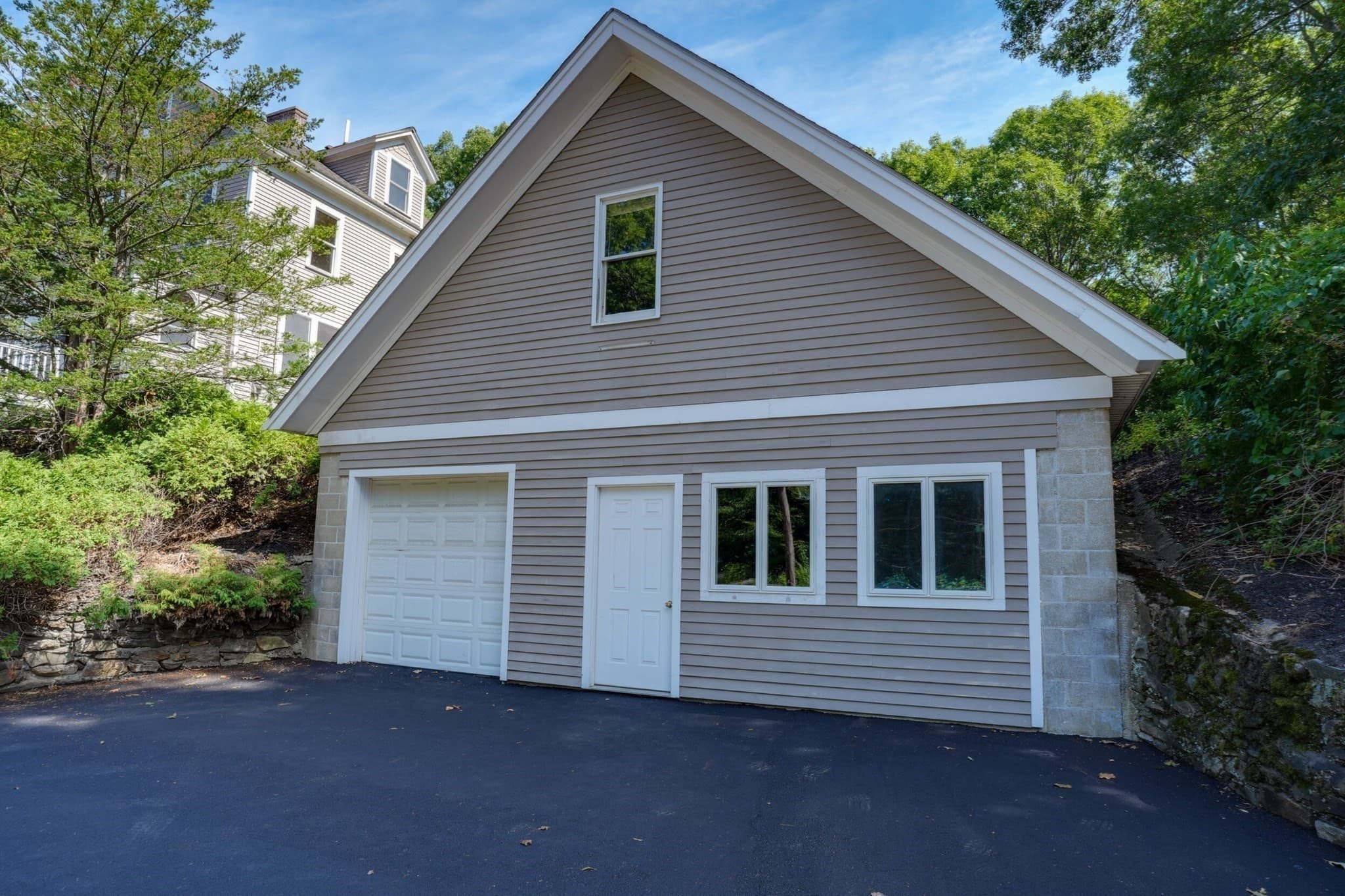 Single Family Residence at 82 N Quinsigamond Ave, Shrewsbury MA 01545, Shrewsbury, photo 33 of 41