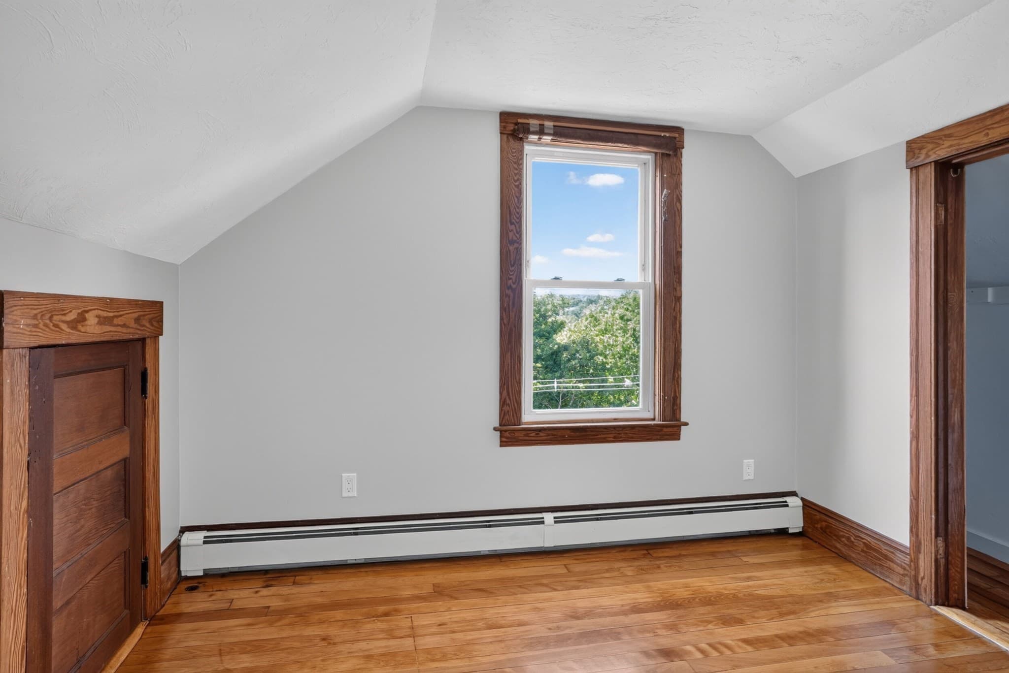 Single Family Residence at 82 N Quinsigamond Ave, Shrewsbury MA 01545, Shrewsbury, photo 15 of 41