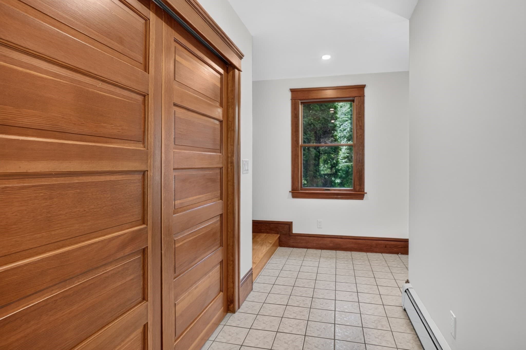 Single Family Residence at 82 N Quinsigamond Ave, Shrewsbury MA 01545, Shrewsbury, photo 19 of 41