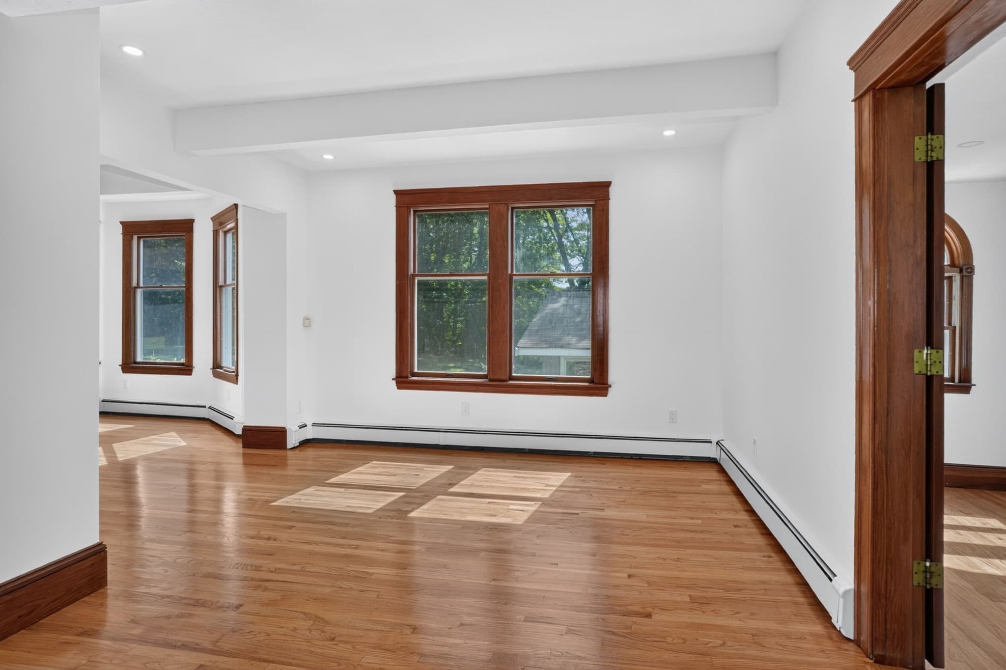 Single Family Residence at 82 N Quinsigamond Ave, Shrewsbury MA 01545, Shrewsbury, photo 8 of 41