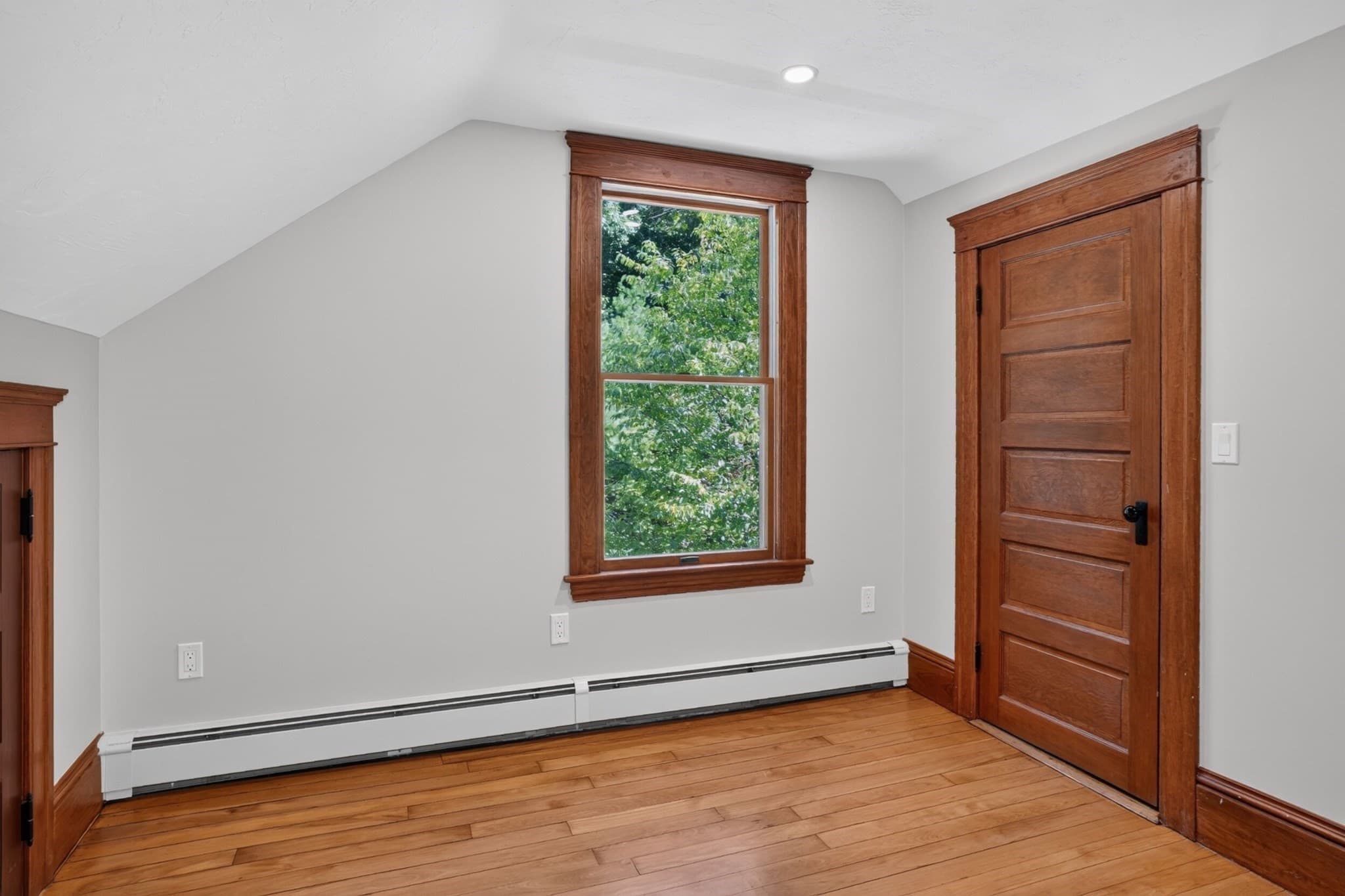 Single Family Residence at 82 N Quinsigamond Ave, Shrewsbury MA 01545, Shrewsbury, photo 25 of 41