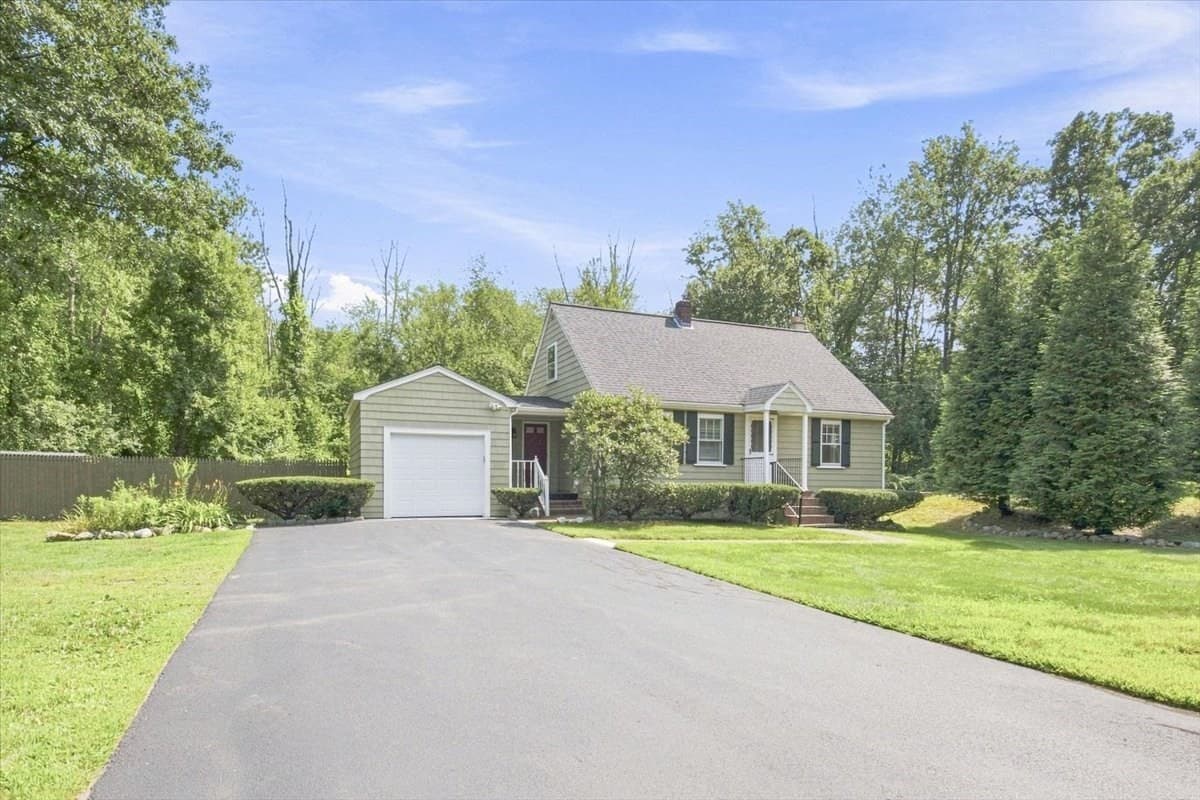 Single Family Residence at 924 Washington St, Franklin MA 02038, Franklin, photo 2 of 41