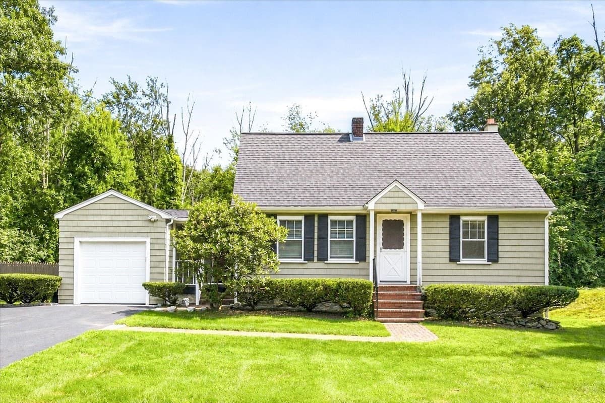 Single Family Residence at 924 Washington St, Franklin MA 02038, Franklin, photo 36 of 41