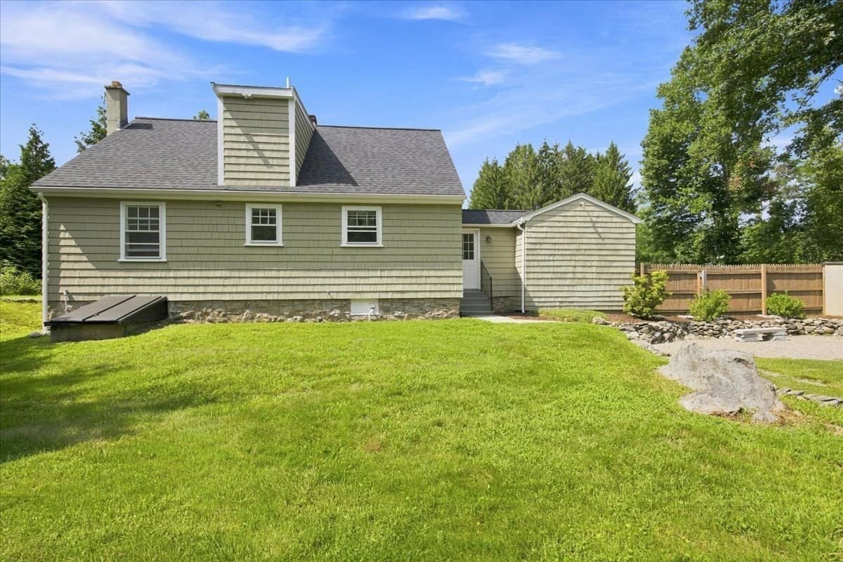 Single Family Residence at 924 Washington St, Franklin MA 02038, Franklin, photo 32 of 41