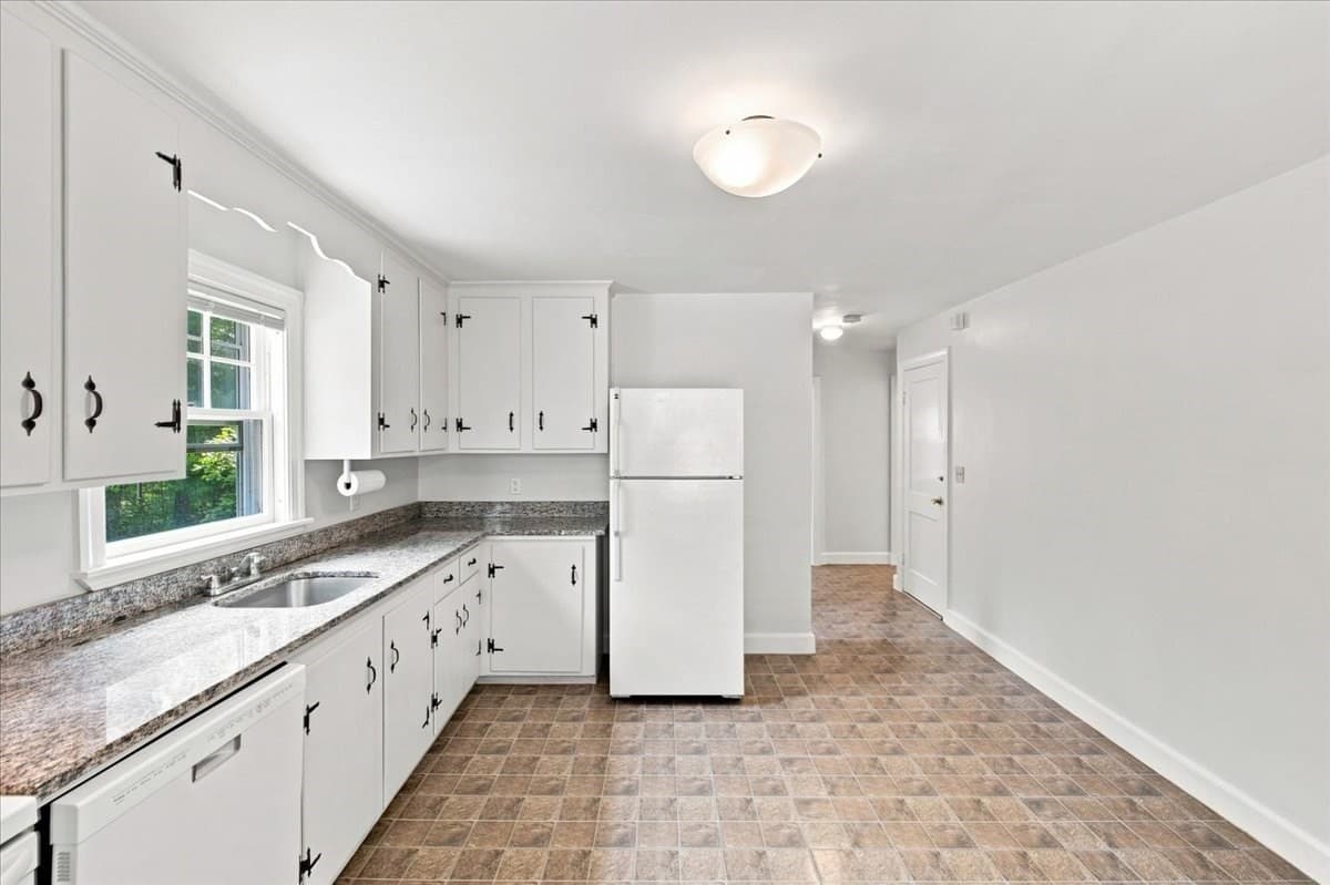 Single Family Residence at 924 Washington St, Franklin MA 02038, Franklin, photo 5 of 41