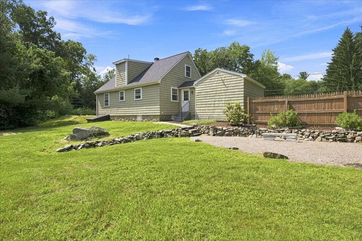 Single Family Residence at 924 Washington St, Franklin MA 02038, Franklin, photo 33 of 41