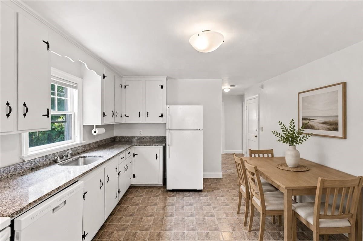 Single Family Residence at 924 Washington St, Franklin MA 02038, Franklin, photo 4 of 41