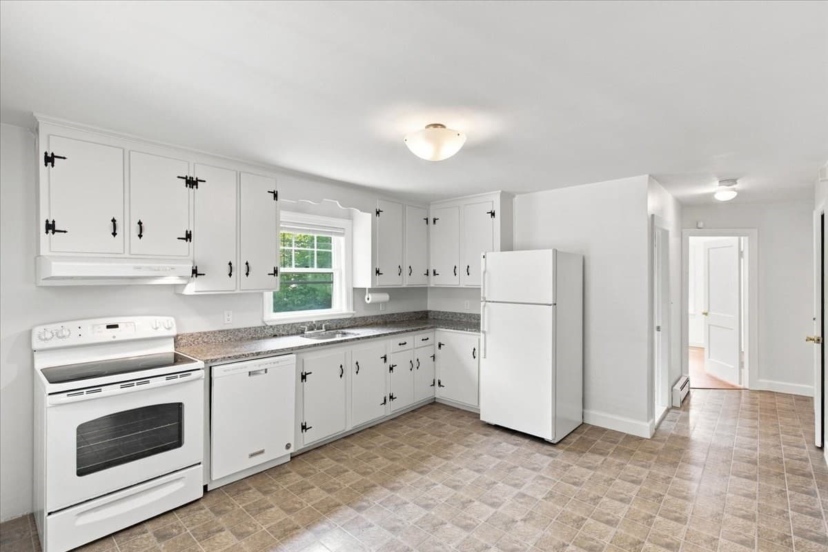 Single Family Residence at 924 Washington St, Franklin MA 02038, Franklin, photo 8 of 41