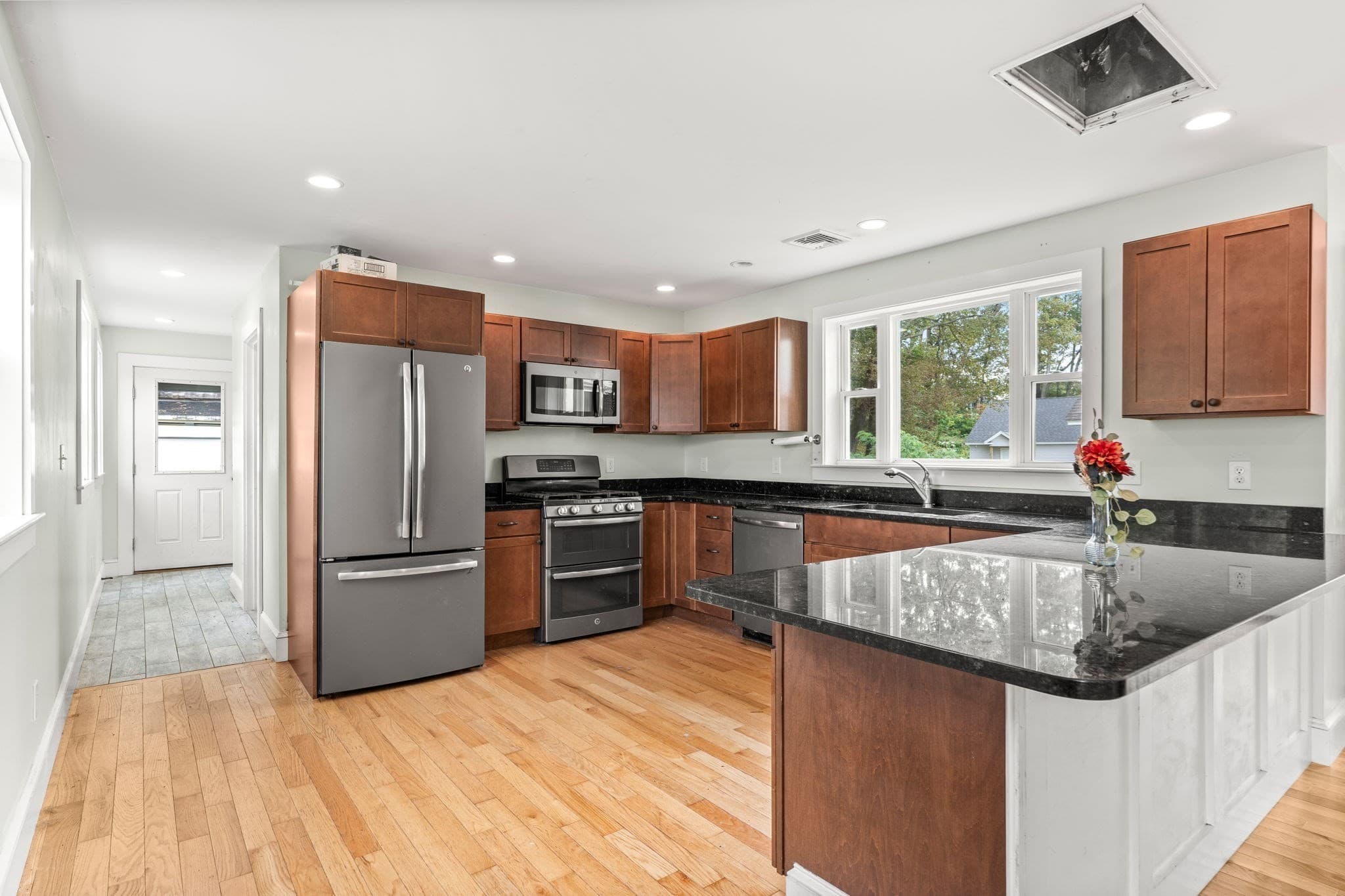 2 Family - 2 Units Up/Down at 82 Congress Street, Amesbury MA 01913, photo 27 of 39