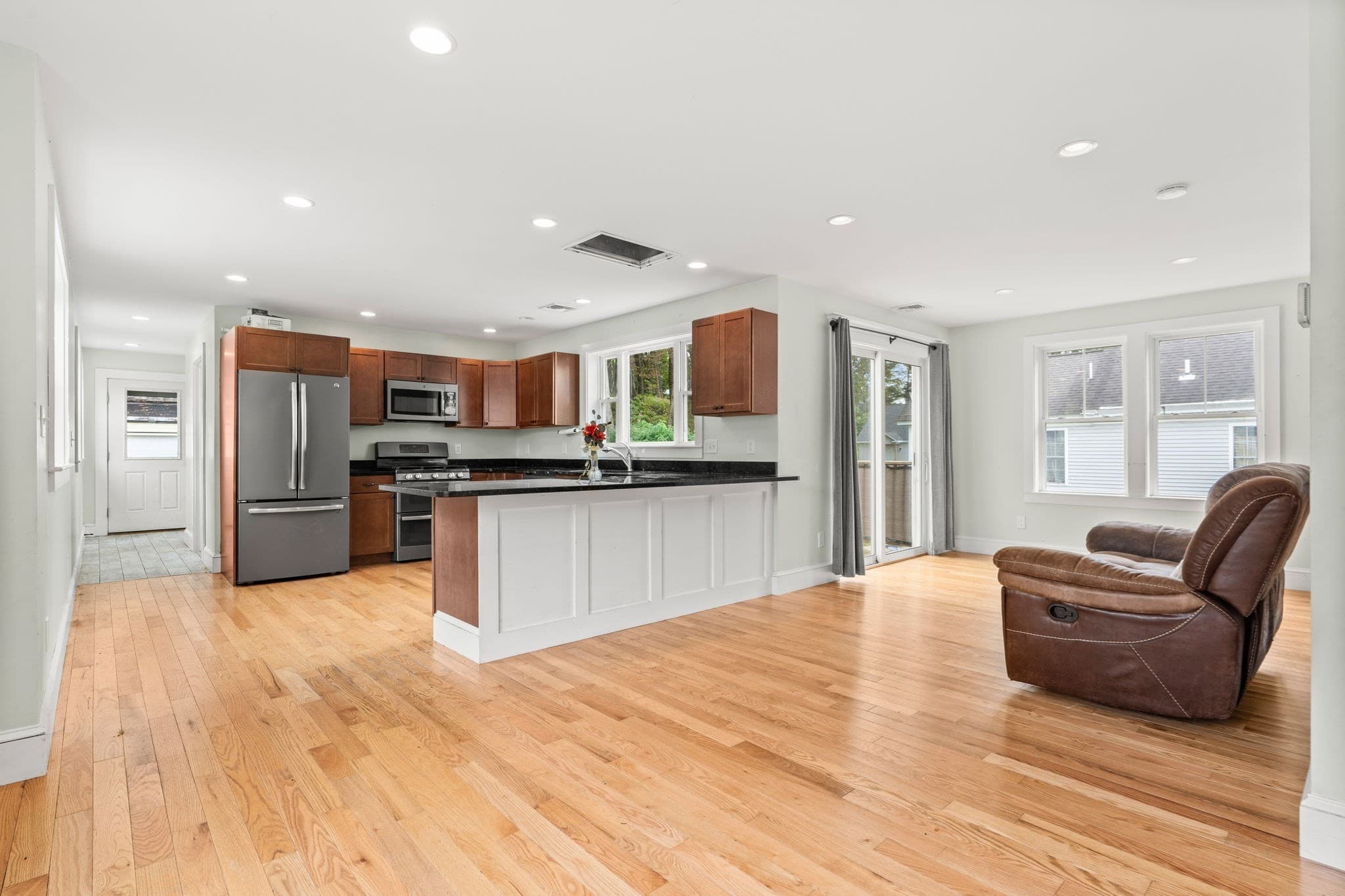 2 Family - 2 Units Up/Down at 82 Congress Street, Amesbury MA 01913, photo 26 of 39