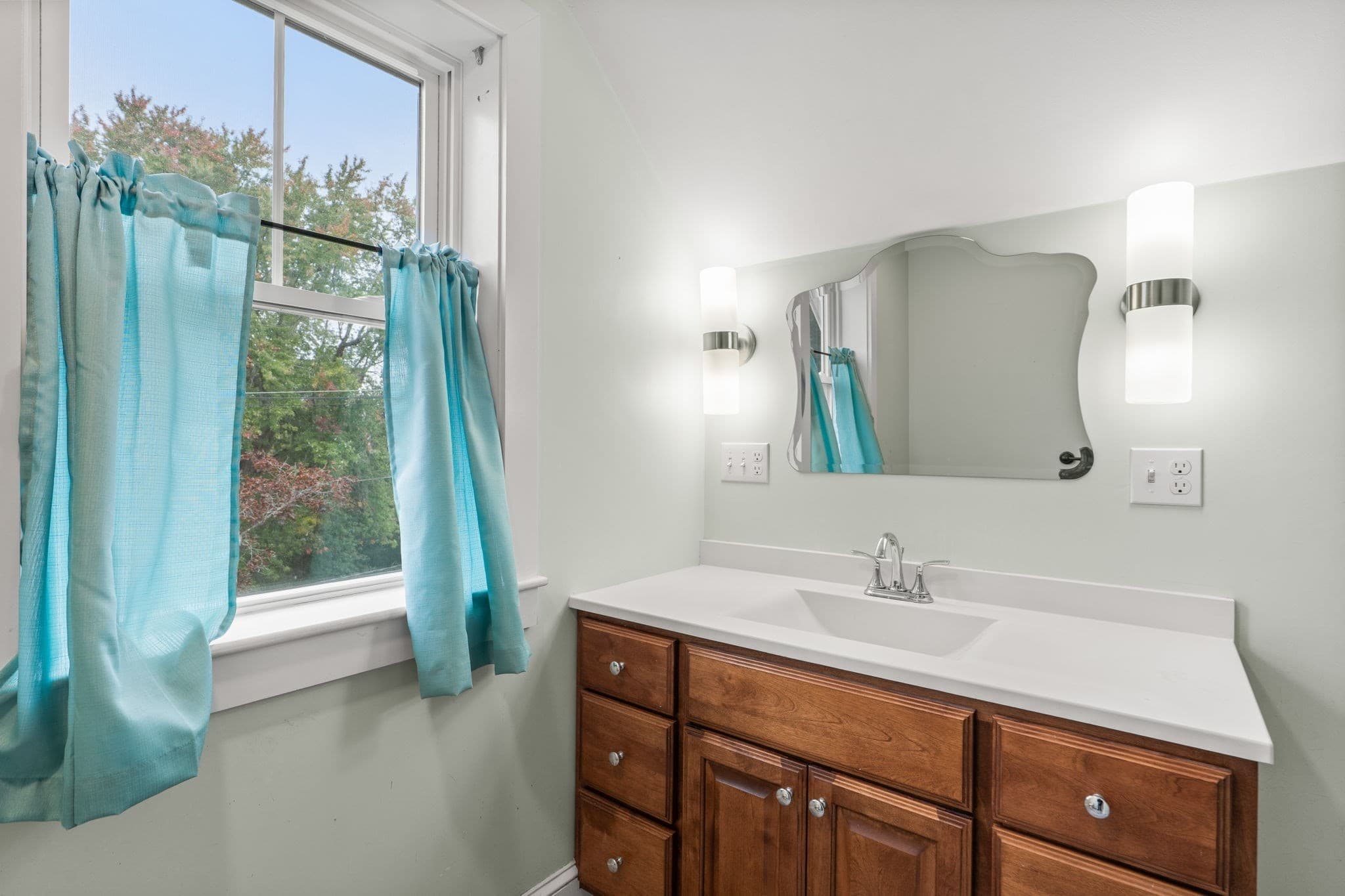 2 Family - 2 Units Up/Down at 82 Congress Street, Amesbury MA 01913, photo 18 of 39