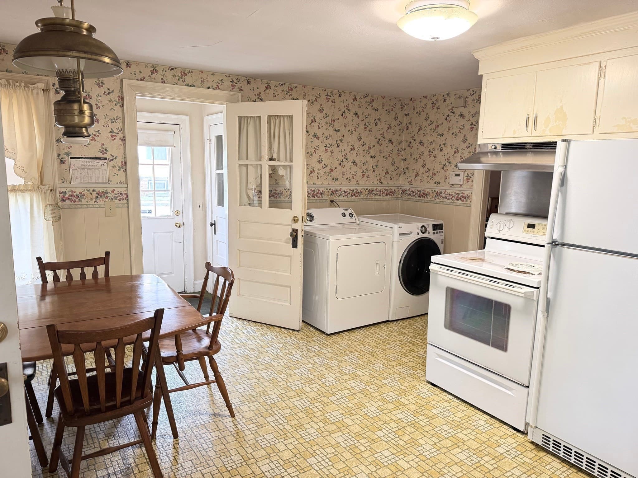 Single Family Residence at 126 Main St, South Hadley MA 01075, South Hadley, photo 17 of 40
