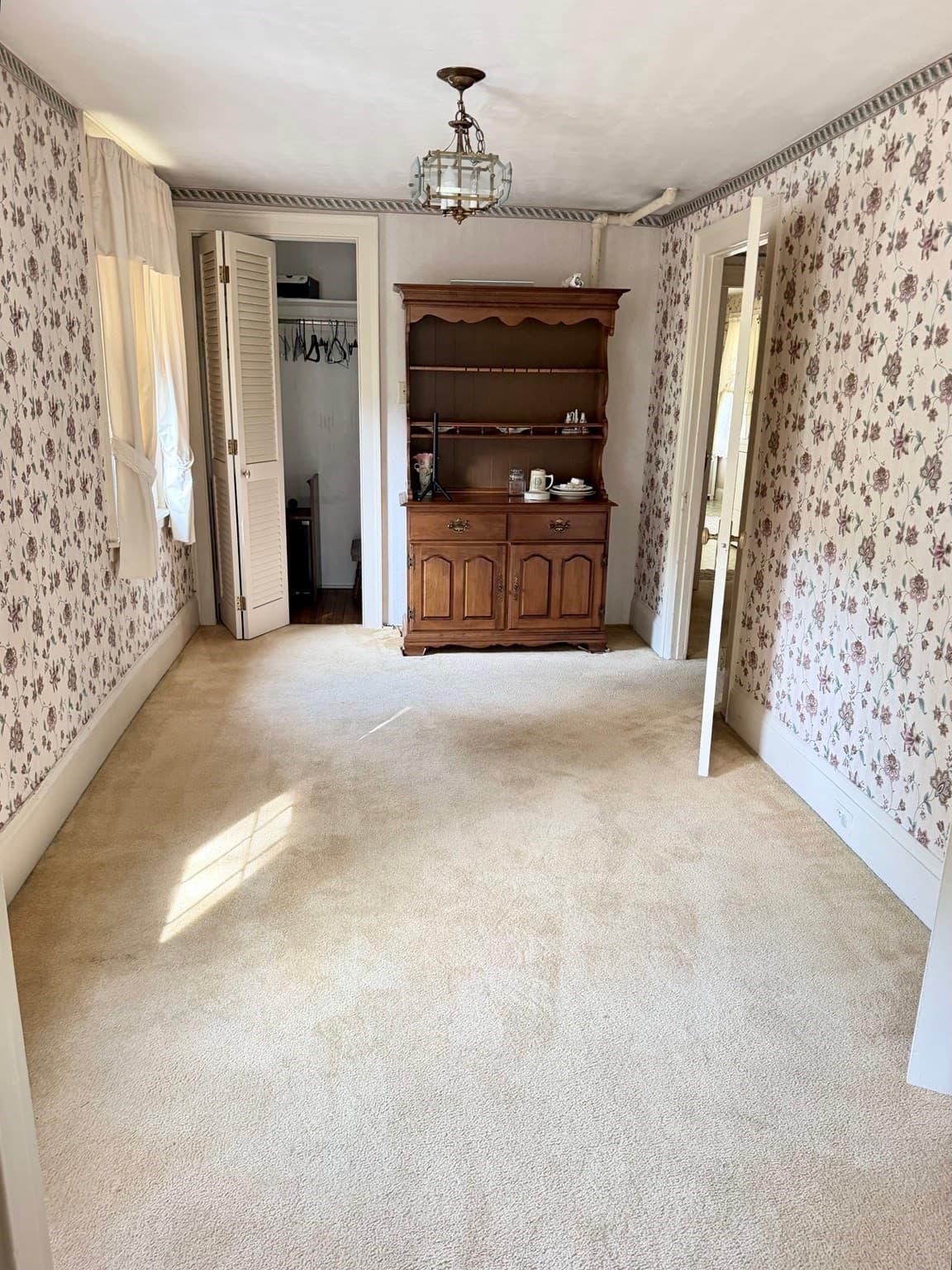 Single Family Residence at 126 Main St, South Hadley MA 01075, South Hadley, photo 12 of 40