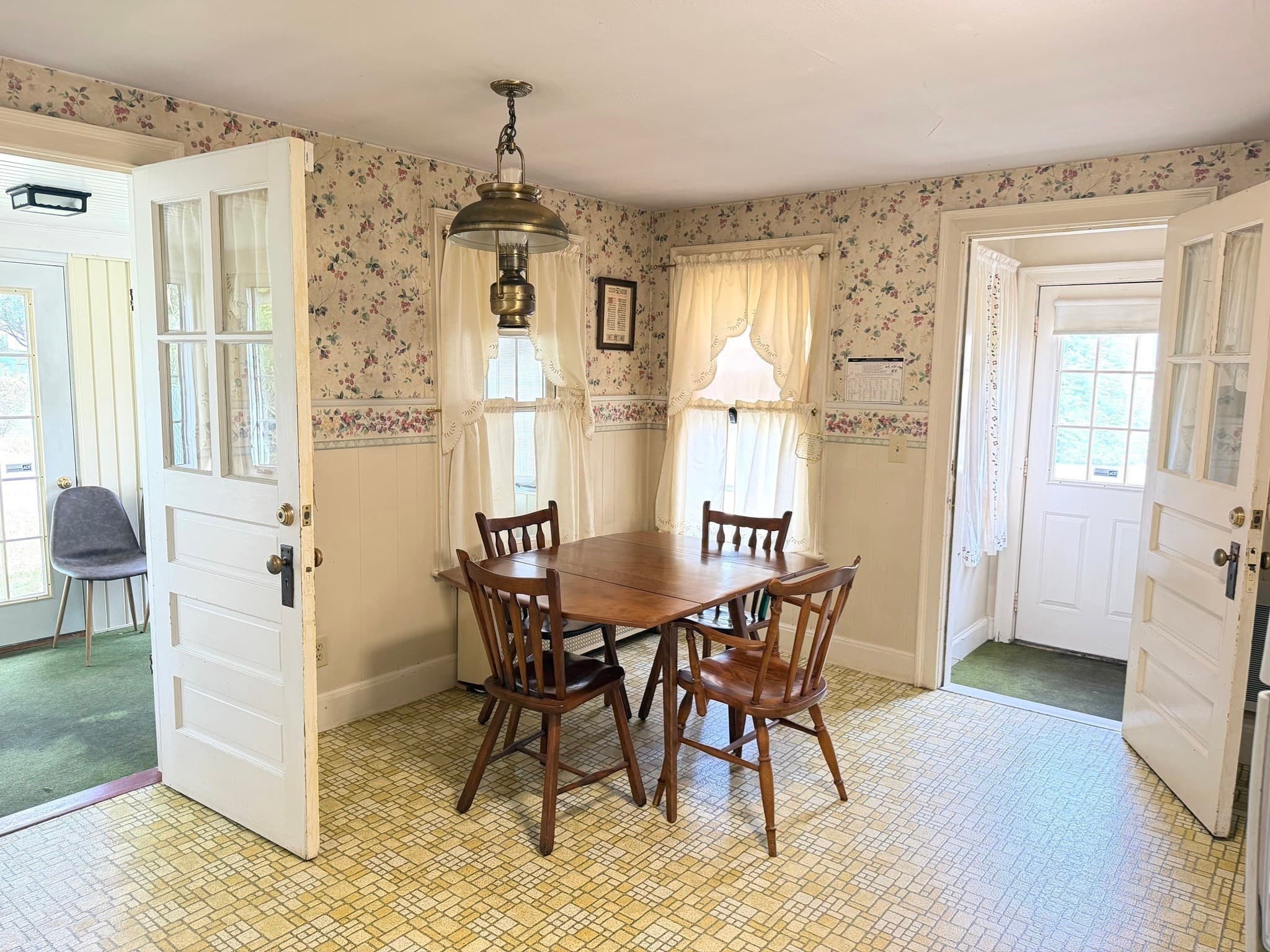 Single Family Residence at 126 Main St, South Hadley MA 01075, South Hadley, photo 33 of 40