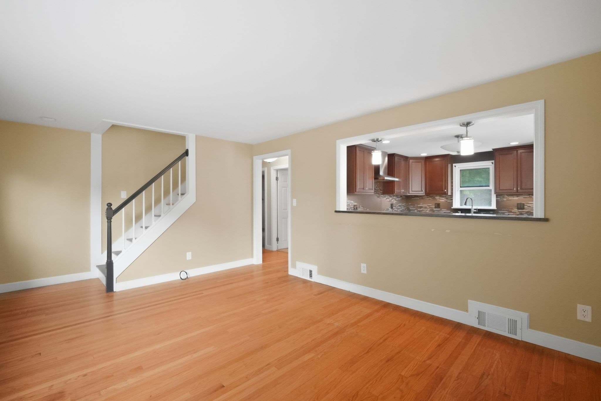 Single Family Residence at 31 Brook St, East Longmeadow MA 01028, East Longmeadow, photo 7 of 41