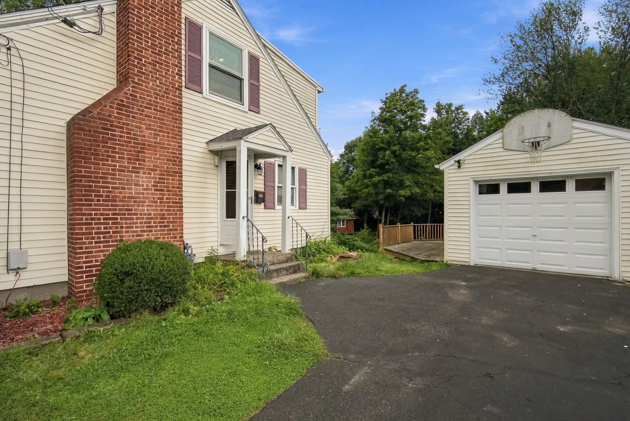 Single Family Residence at 31 Brook St, East Longmeadow MA 01028, East Longmeadow, photo 3 of 41