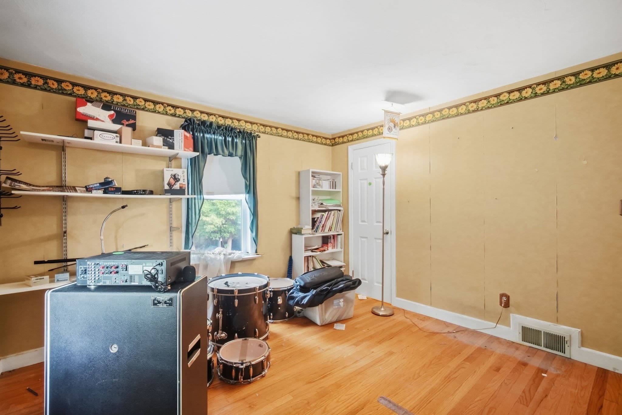 Single Family Residence at 31 Brook St, East Longmeadow MA 01028, East Longmeadow, photo 15 of 41