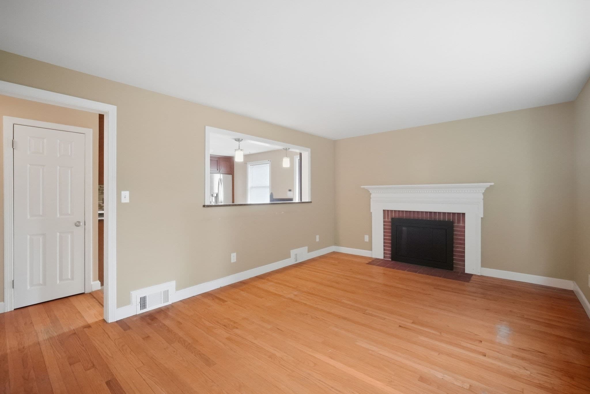 Single Family Residence at 31 Brook St, East Longmeadow MA 01028, East Longmeadow, photo 8 of 41
